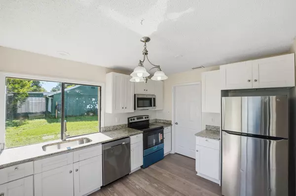 Port Saint Lucie, FL 34983,175 SE Floresta DR