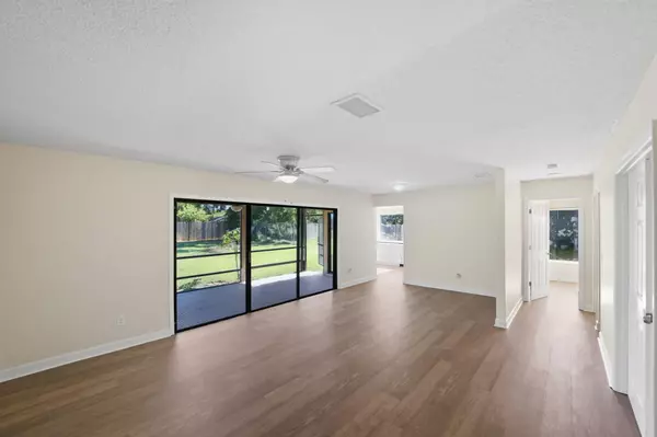 Port Saint Lucie, FL 34983,175 SE Floresta DR