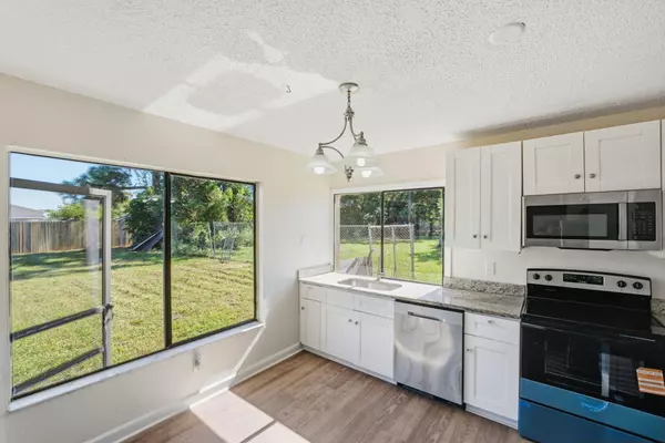 Port Saint Lucie, FL 34983,175 SE Floresta DR