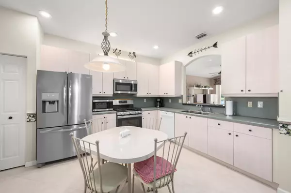 Port Saint Lucie, FL 34986,324 NW Treeline TRCE