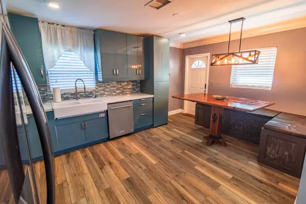 West Palm Beach, FL 33405,954 Omar RD