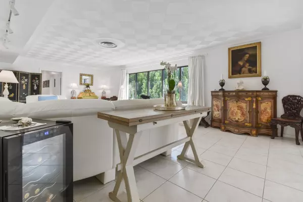 Palm Beach, FL 33480,122 Peruvian AVE 18