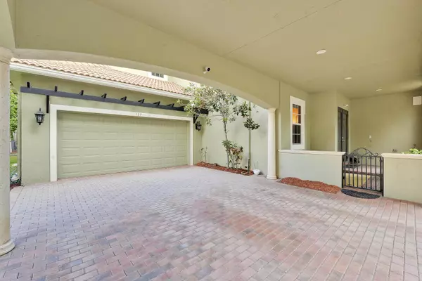 Jupiter, FL 33458,127 Via Castilla