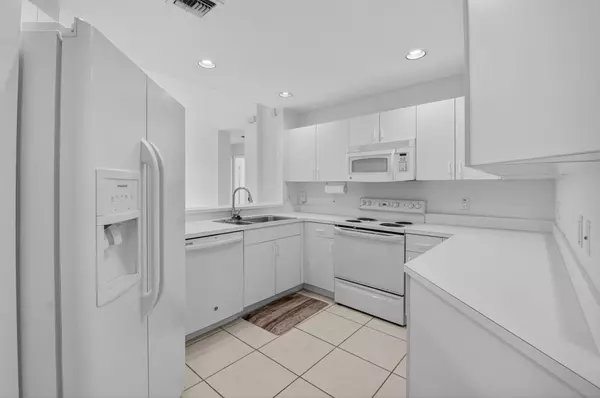 Boynton Beach, FL 33437,7660 Springwater PL 102