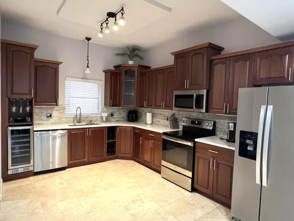 West Palm Beach, FL 33401,1640 Presidential WAY 301