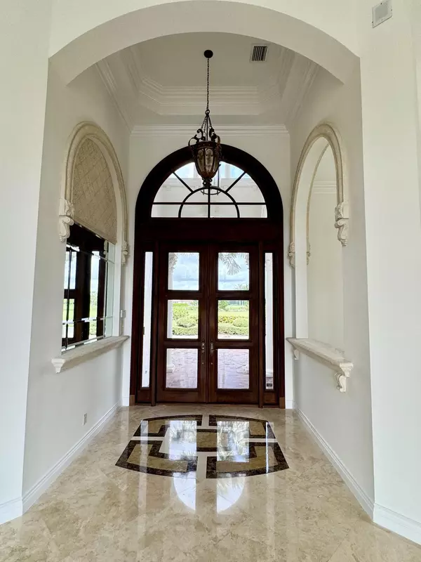 Port Saint Lucie, FL 34984,118 SE Rio Casarano