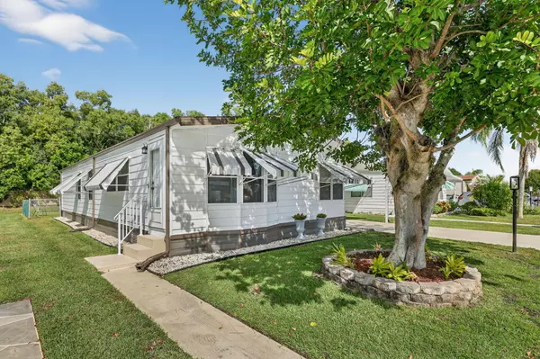 Port Saint Lucie, FL 34952,540 Natalie DR