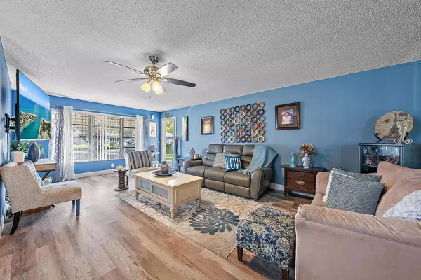 Lake Worth, FL 33462,7374 E Oakridge CIR