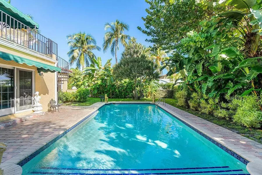 194 Almeria RD, West Palm Beach, FL 33405