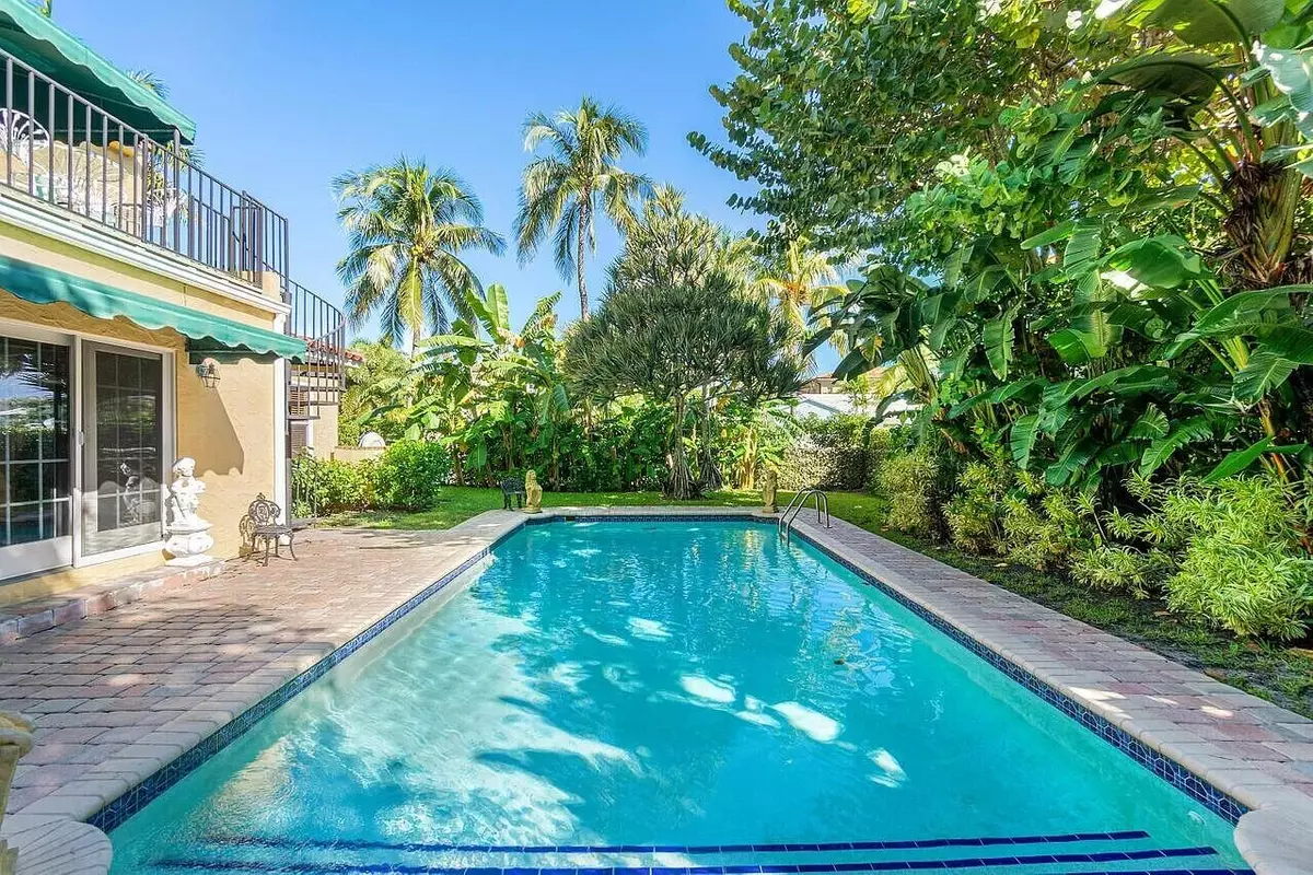 West Palm Beach, FL 33405,194 Almeria RD