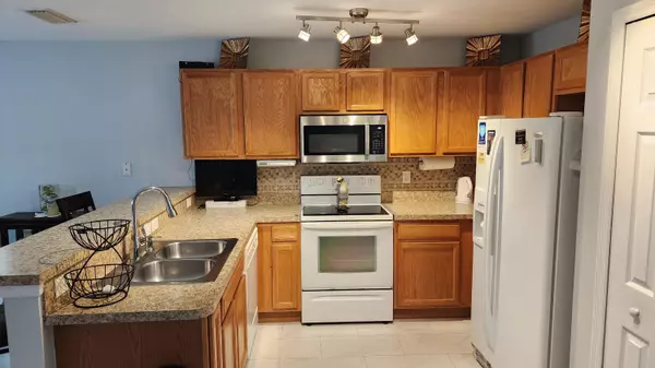 Port Saint Lucie, FL 34983,562 SE Majestic TER