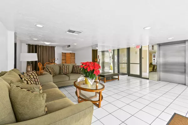 Jupiter, FL 33477,1605 S Us Highway 1 M1-404