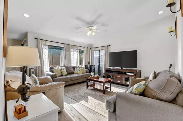 Boynton Beach, FL 33436,211 Meadows DR