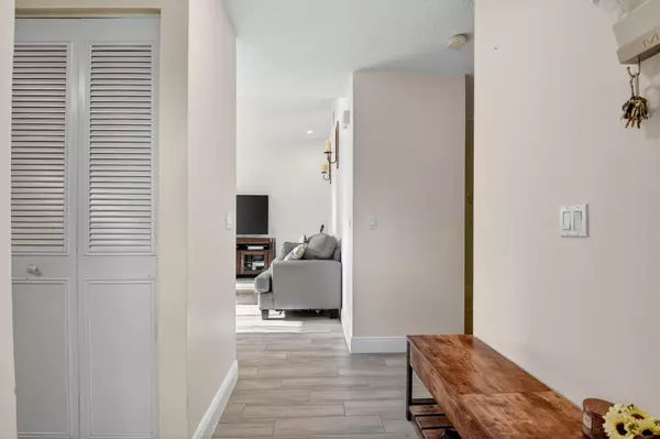 Boynton Beach, FL 33436,211 Meadows DR