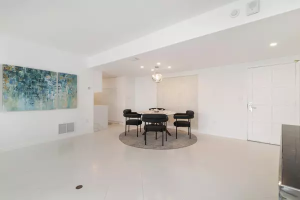 Palm Beach, FL 33480,2780 S Ocean BLVD 311