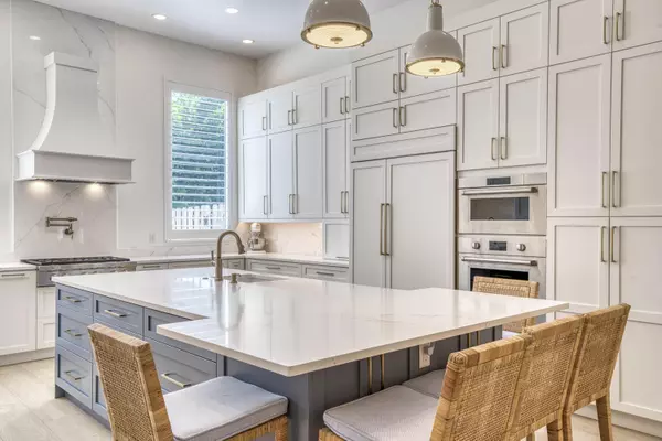 6398 Wood Lake RD, Jupiter, FL 33458