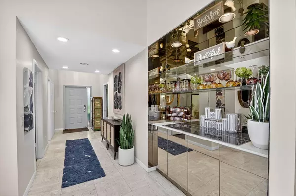 Lake Worth, FL 33467,6750 Versailles CT