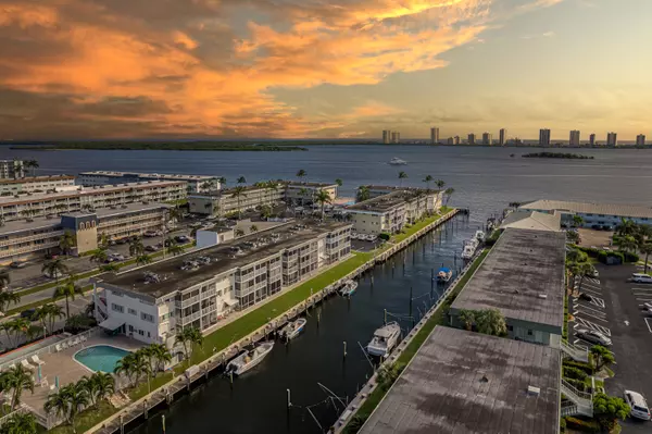 North Palm Beach, FL 33408,112 Doolen CT 302