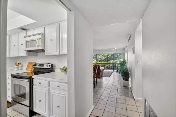 West Palm Beach, FL 33401,2500 Presidential WAY 302