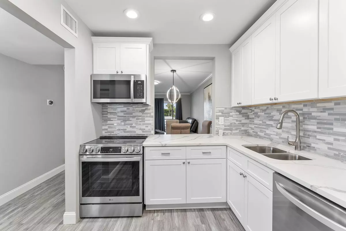 West Palm Beach, FL 33411,118 Lake Constance DR