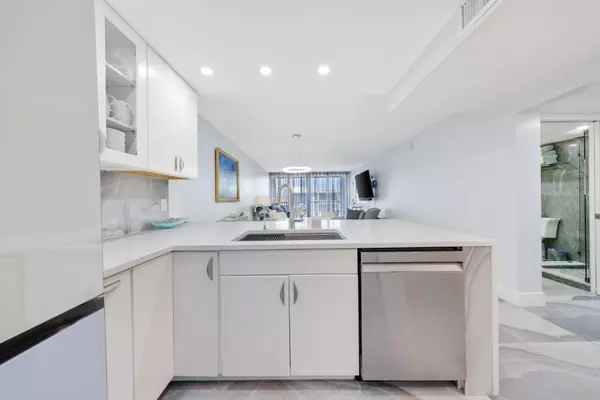 Boca Raton, FL 33432,12 Royal Palm Way Unit 605