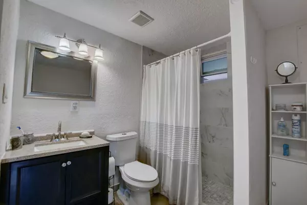 West Palm Beach, FL 33417,1371 Woodcrest RD B