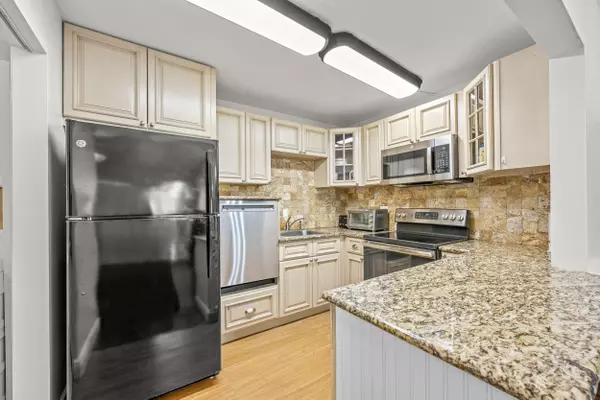 Greenacres, FL 33463,117 Lake Pine CIR C-1