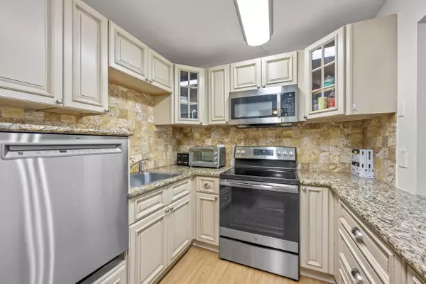 Greenacres, FL 33463,117 Lake Pine CIR C-1