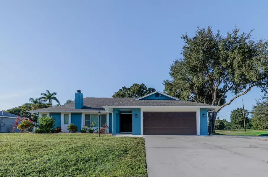 842 SE Streamlet AVE, Port Saint Lucie, FL 34983