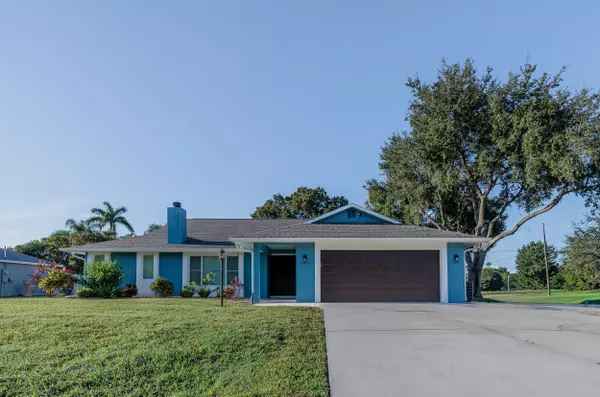842 SE Streamlet AVE, Port Saint Lucie, FL 34983