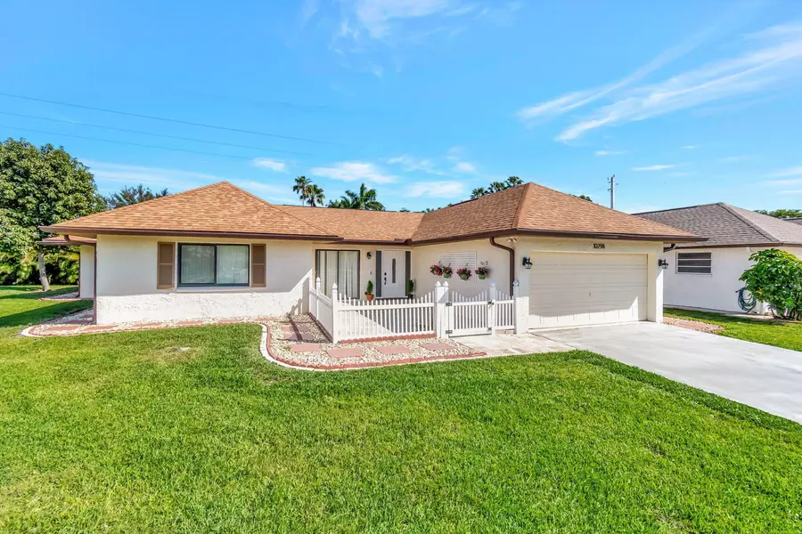 10298 N Greentrail DR, Boynton Beach, FL 33436