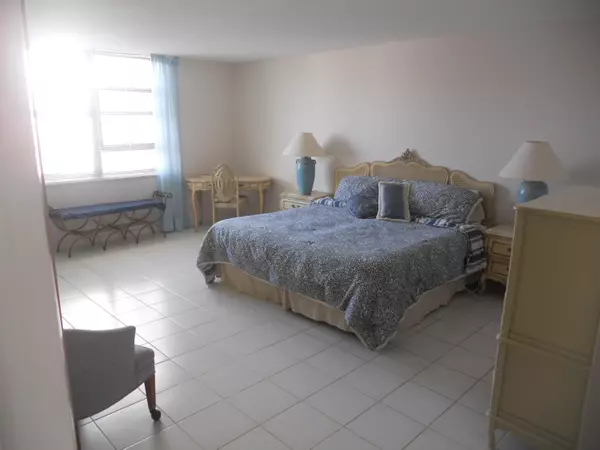 Palm Beach, FL 33480,3456 S Ocean BLVD 705