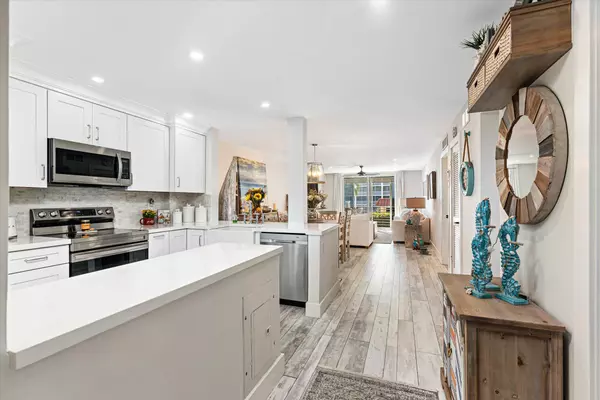 North Palm Beach, FL 33408,105 Paradise Harbour BLVD 206