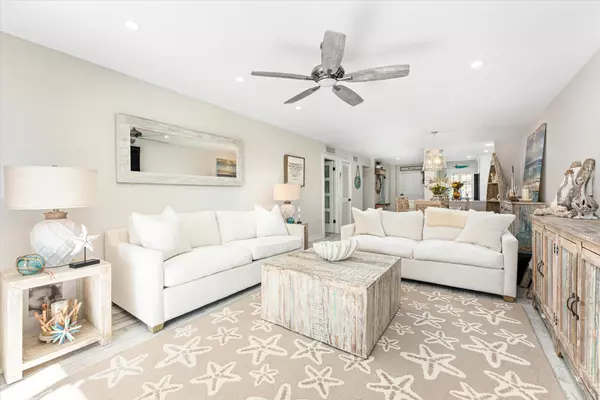 105 Paradise Harbour BLVD 206, North Palm Beach, FL 33408