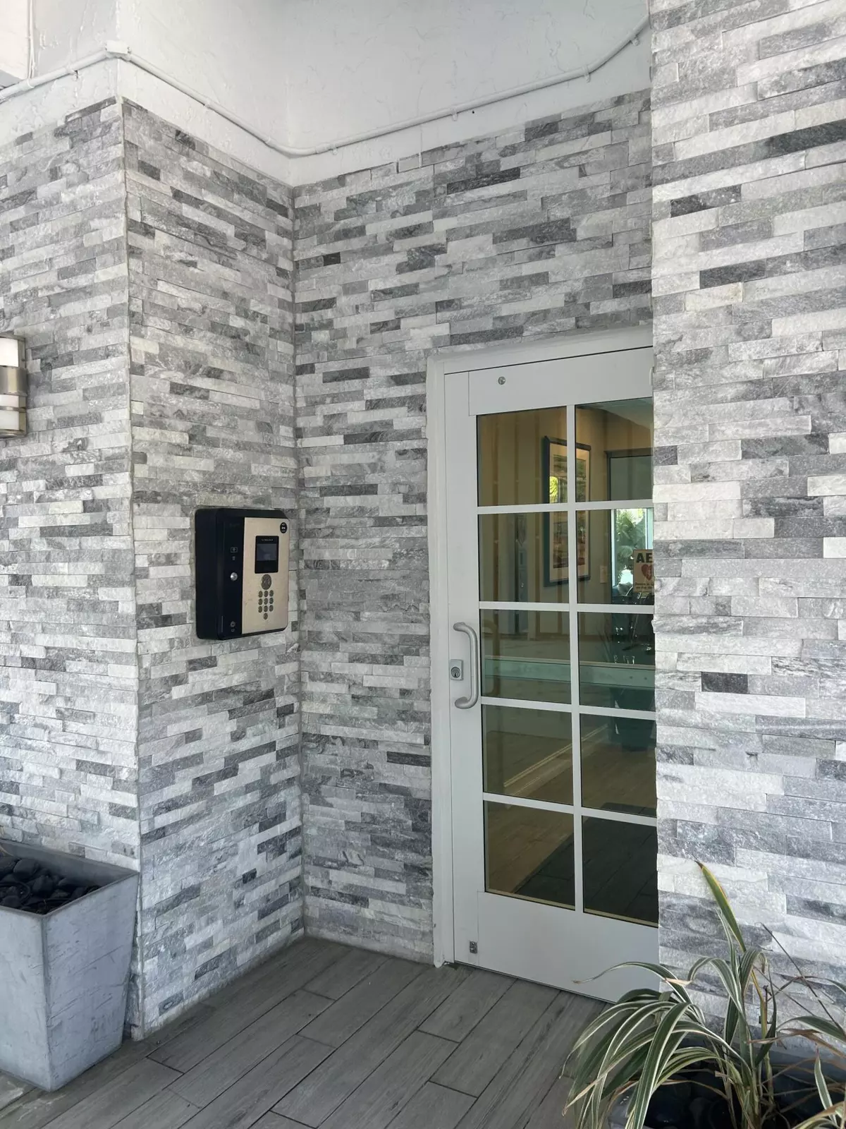 Fort Lauderdale, FL 33304,720 Bayshore DR 201