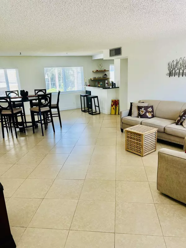 Fort Lauderdale, FL 33304,720 Bayshore DR 201