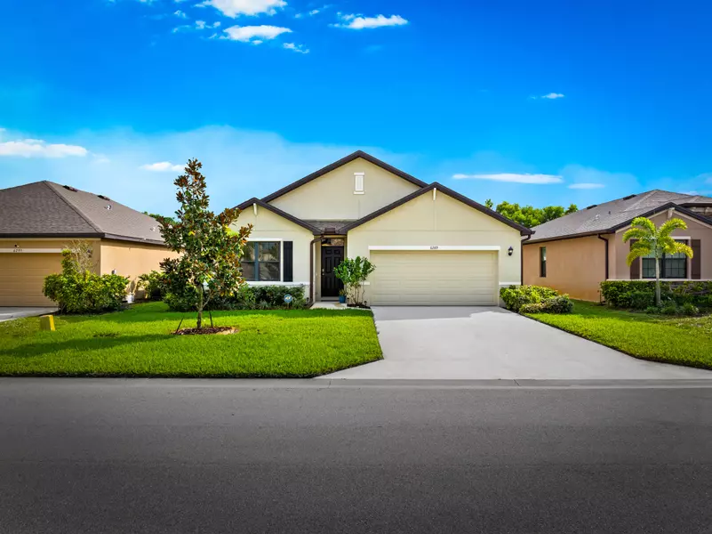 6289 NW Regent ST, Port Saint Lucie, FL 34983