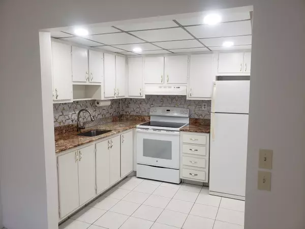 Delray Beach, FL 33484,688 Burgundy O