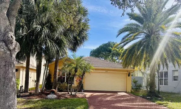 5200 Rising Comet LN, Greenacres, FL 33463