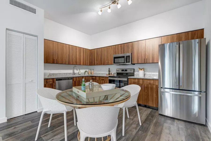 4250 Lakewood RD 101, Palm Springs, FL 33461