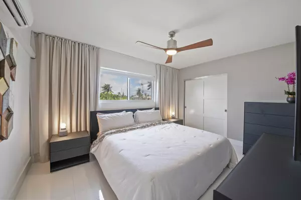 900 Atlantic Shores BLVD 202, Hallandale Beach, FL 33009