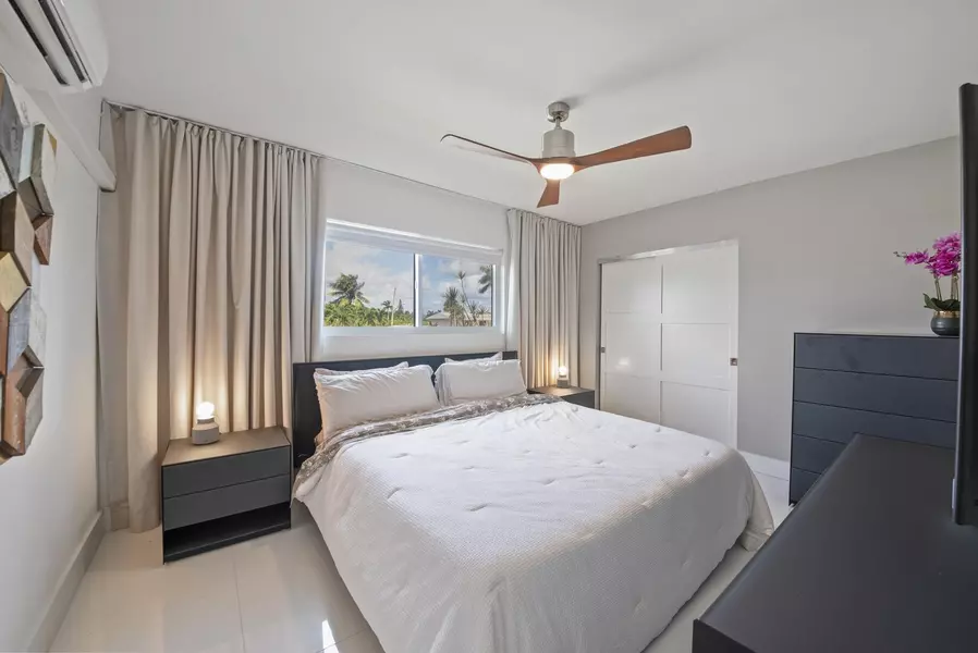 900 Atlantic Shores BLVD 202, Hallandale Beach, FL 33009