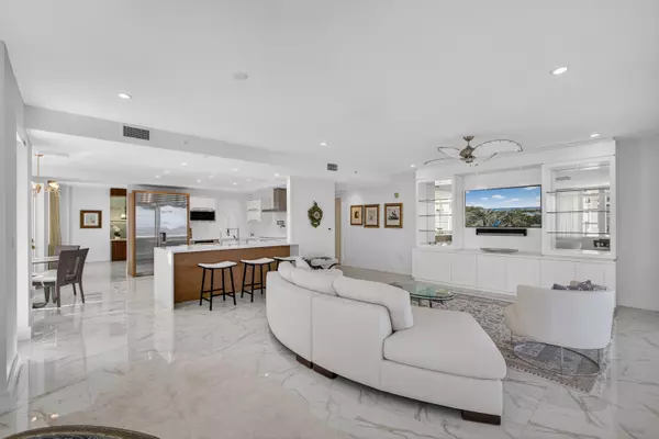 Palm Beach Shores, FL 33404,155 Ocean AVE 502