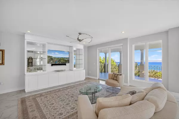 Palm Beach Shores, FL 33404,155 Ocean AVE 502