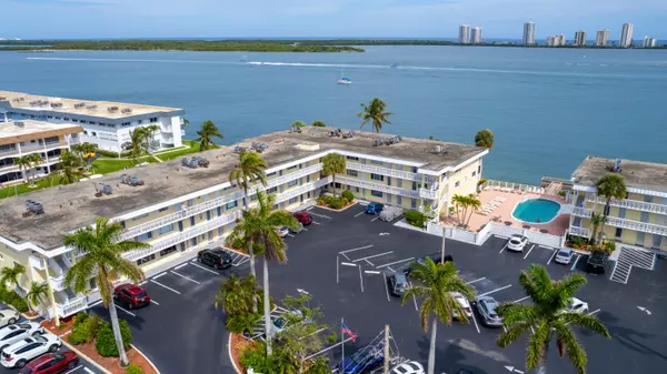 North Palm Beach, FL 33408,101 Doolen CT 201