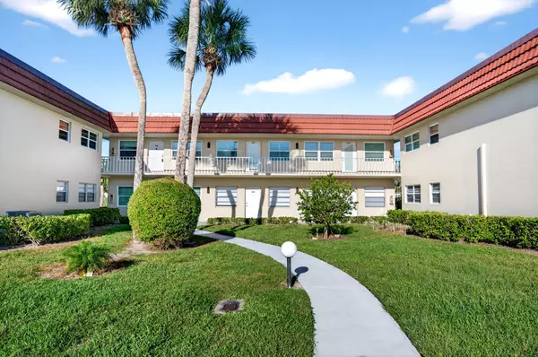 108 Spring Lake CT 203, Vero Beach, FL 32962