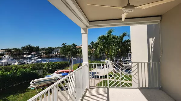 Juno Beach, FL 33408,621 S Bay Colony DR