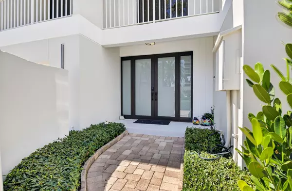 Highland Beach, FL 33487,2914 S S Ocean BLVD Th2