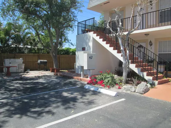 Tequesta, FL 33469,405 N Cypress DR 5