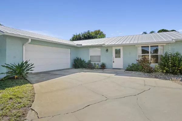 Hobe Sound, FL 33455,9032 SE Sandridge AVE